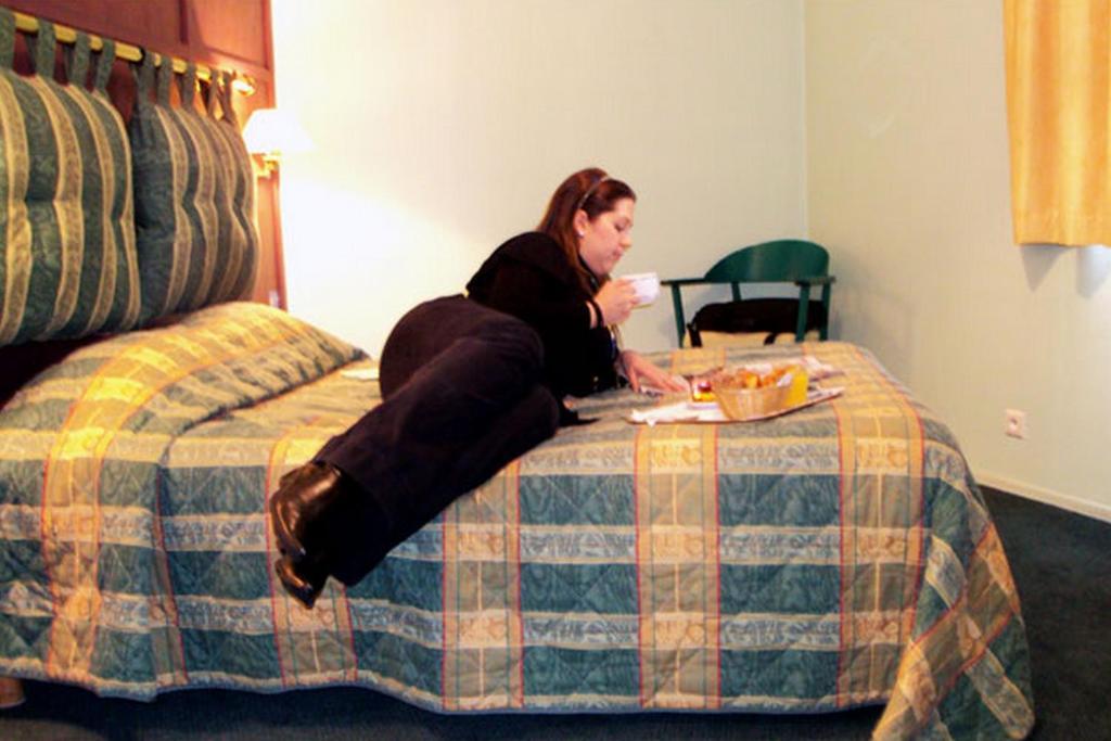 Les Colonnes Strasbourg Zenith Hotel Eckbolsheim Room photo